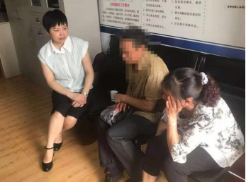 他酒驾逃逸撞伤警察,父母去送礼却被退回休闲区蓝鸢梦想 - Www.slyday.coM 他酒驾逃逸撞伤警察,父母去送礼却被退回休闲区蓝鸢梦想 - Www.slyday.coM