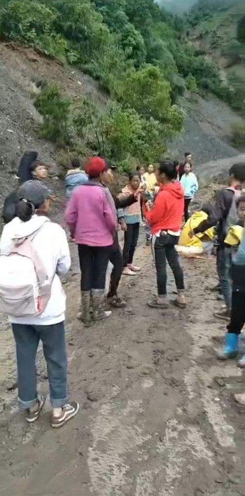 教科书式避险!盐源30余名学生上学路上四遇泥石流休闲区蓝鸢梦想 - Www.slyday.coM 教科书式避险!盐源30余名学生上学路上四遇泥石流休闲区蓝鸢梦想 - Www.slyday.coM