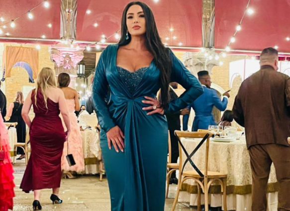 瓦妮莎久违出镜!独自赴欧参加单身派对,男士围着她转,身材绝了 瓦妮莎久违出镜!独自赴欧参加单身派对,男士围着她转,身材绝了