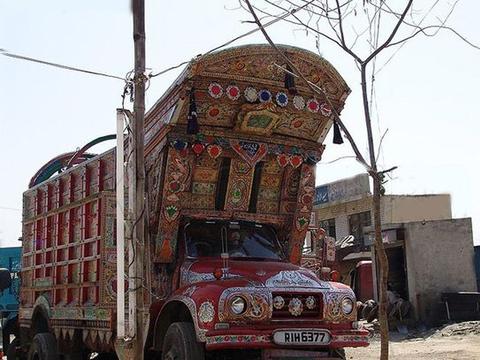 看到巴基斯坦的“卡车艺术”后,车友：如果放在国内,回头率爆表