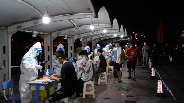 松江有庐公寓今天凌晨完成第四次核酸检测,驻点医生24小时随叫随到