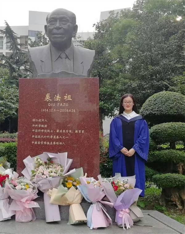 找到了!她,已成为一名医生!24年前照片上的那个女孩实现梦想走出了大山休闲区蓝鸢梦想 - Www.slyday.coM 找到了!她,已成为一名医生!24年前照片上的那个女孩实现梦想走出了大山休闲区蓝鸢梦想 - Www.slyday.coM