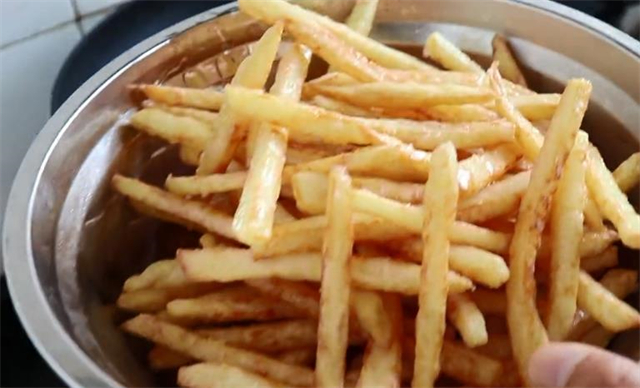 怎么做炸薯条（怎么做炸薯条又脆又好吃）