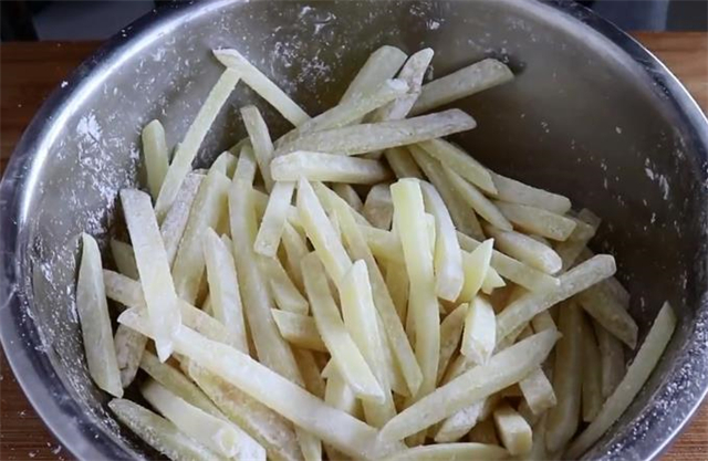 怎么做炸薯条（怎么做炸薯条又脆又好吃）