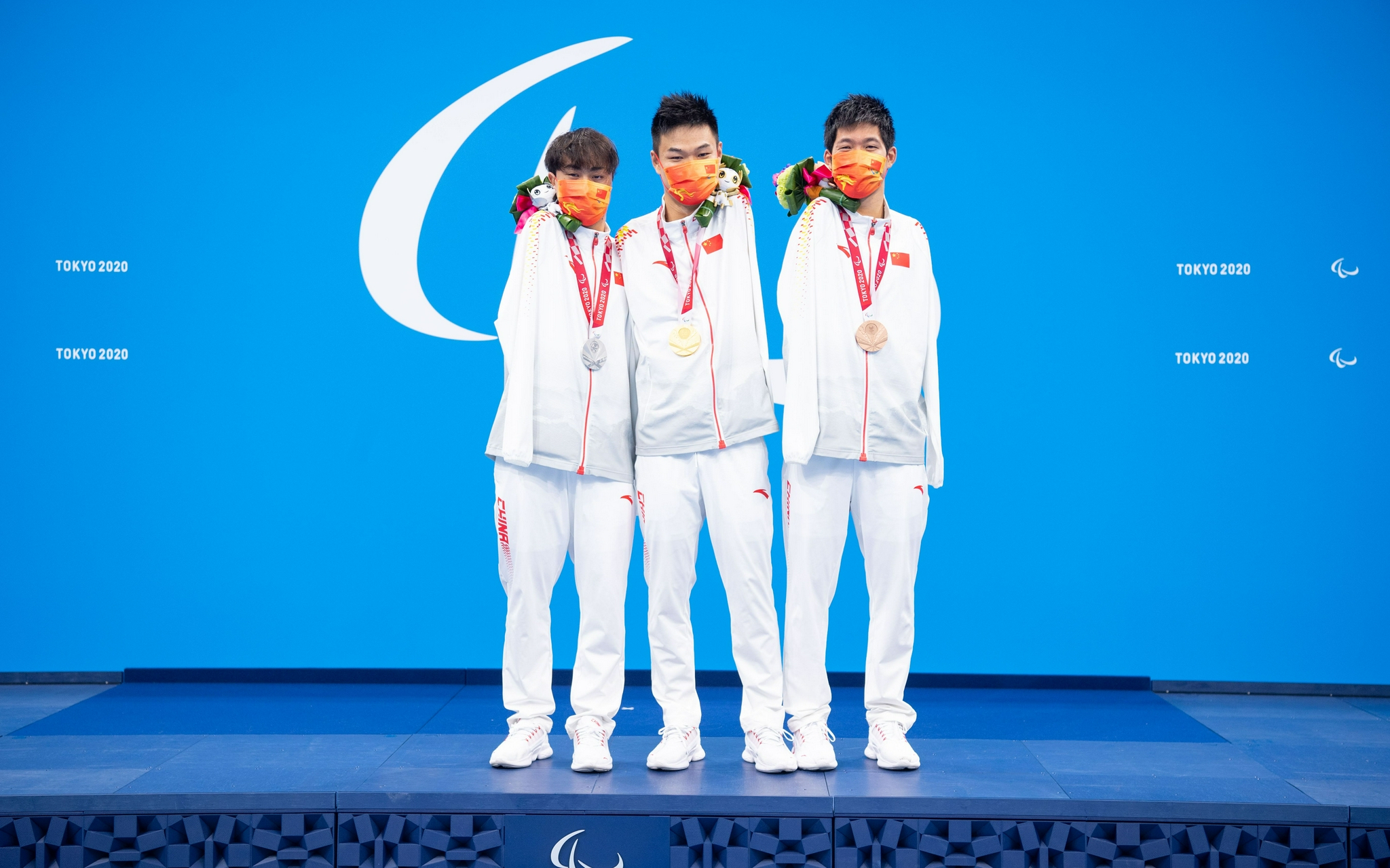 中国队包揽男子50米自由泳S5级奖牌。图/新华社