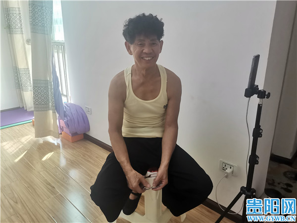 “这运动姿势,怎么看都像一个20岁的小伙子!”贵阳72岁钢管舞者惊呆网友!休闲区蓝鸢梦想 - Www.slyday.coM “这运动姿势,怎么看都像一个20岁的小伙子!”贵阳72岁钢管舞者惊呆网友!休闲区蓝鸢梦想 - Www.slyday.coM