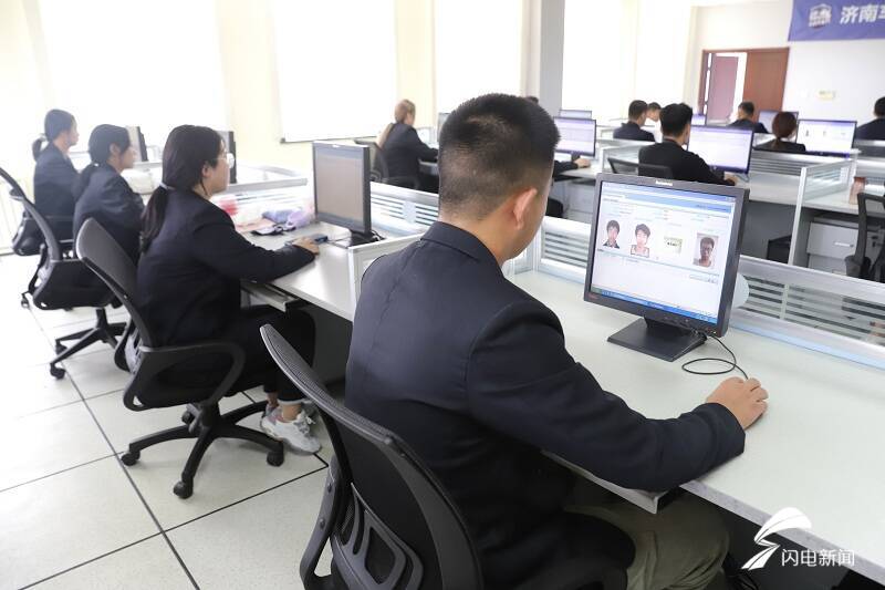 电子驾照落地第二天,济南已有20多万人成功申领休闲区蓝鸢梦想 - Www.slyday.coM 电子驾照落地第二天,济南已有20多万人成功申领休闲区蓝鸢梦想 - Www.slyday.coM