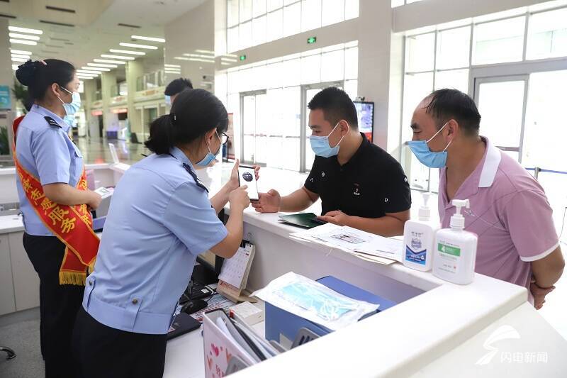 电子驾照落地第二天,济南已有20多万人成功申领休闲区蓝鸢梦想 - Www.slyday.coM 电子驾照落地第二天,济南已有20多万人成功申领休闲区蓝鸢梦想 - Www.slyday.coM