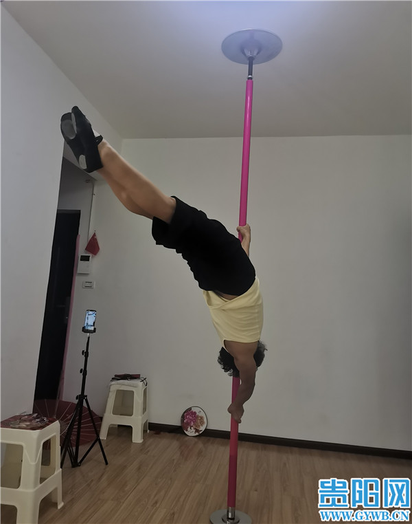 “这运动姿势,怎么看都像一个20岁的小伙子!”贵阳72岁钢管舞者惊呆网友!休闲区蓝鸢梦想 - Www.slyday.coM “这运动姿势,怎么看都像一个20岁的小伙子!”贵阳72岁钢管舞者惊呆网友!休闲区蓝鸢梦想 - Www.slyday.coM