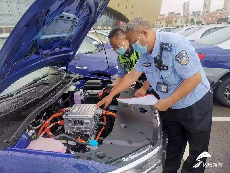 电子驾照落地第二天,济南已有20多万人成功申领休闲区蓝鸢梦想 - Www.slyday.coM 电子驾照落地第二天,济南已有20多万人成功申领休闲区蓝鸢梦想 - Www.slyday.coM