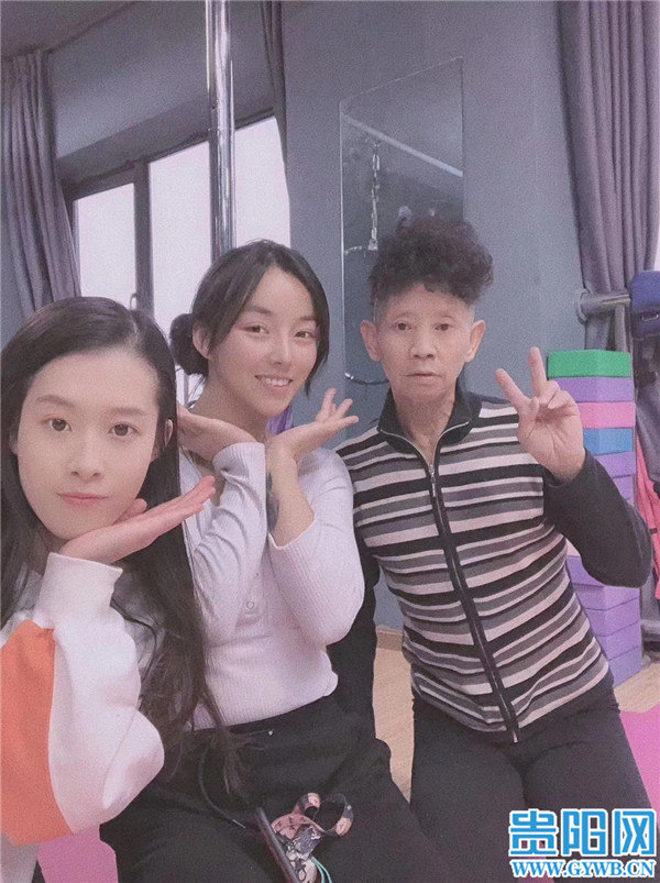 “这运动姿势,怎么看都像一个20岁的小伙子!”贵阳72岁钢管舞者惊呆网友!休闲区蓝鸢梦想 - Www.slyday.coM “这运动姿势,怎么看都像一个20岁的小伙子!”贵阳72岁钢管舞者惊呆网友!休闲区蓝鸢梦想 - Www.slyday.coM