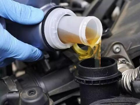 一年跑不满5000公里，可以憋到第二年再保养吗？