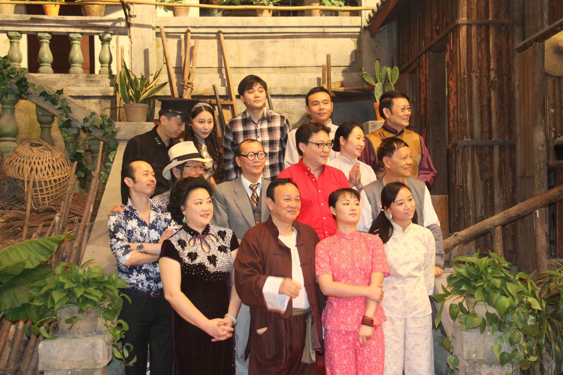 七十二家房客播了13年超2000集仅韩师奶退出伍姑娘接班