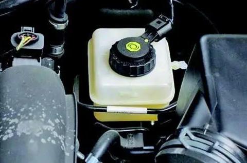 开到卖车都没换，刹车油可以终身不换吗？