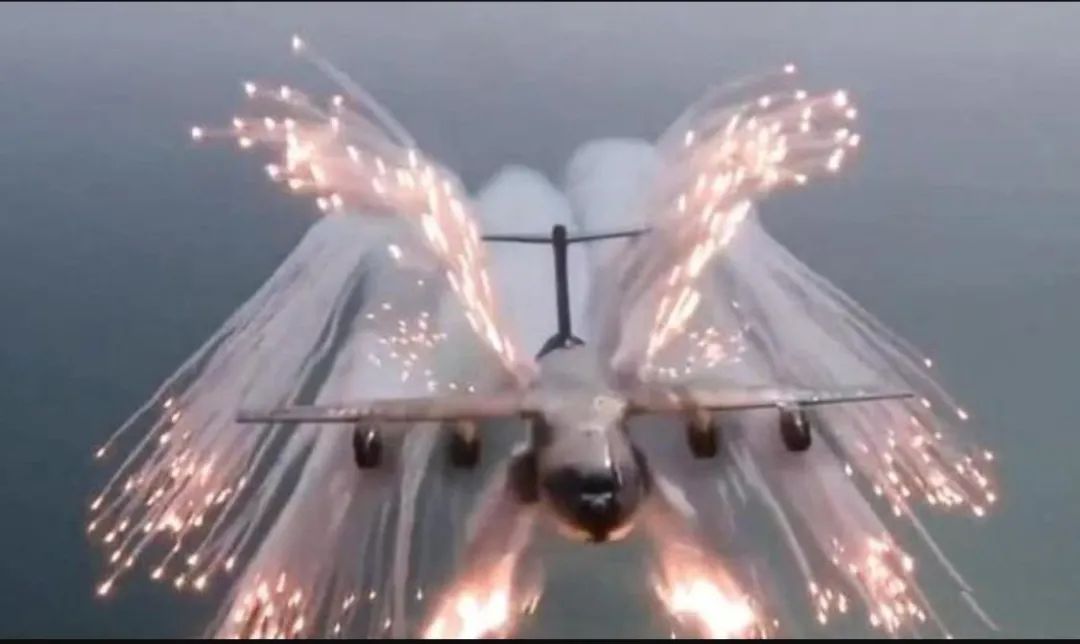 喀布尔鬼门关:飞机粗暴拉升,自杀式降落,怕被塔利班导弹打下来休闲区蓝鸢梦想 - Www.slyday.coM 喀布尔鬼门关:飞机粗暴拉升,自杀式降落,怕被塔利班导弹打下来休闲区蓝鸢梦想 - Www.slyday.coM