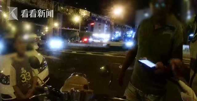 抛车弃子?无牌无证上路被查 父亲竟扔下儿子跑了休闲区蓝鸢梦想 - Www.slyday.coM 抛车弃子?无牌无证上路被查 父亲竟扔下儿子跑了休闲区蓝鸢梦想 - Www.slyday.coM