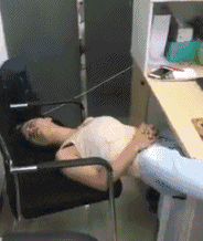 搞笑GIF趣图:哥们,就一只猫而已,至于这么害怕吗?休闲区蓝鸢梦想 - Www.slyday.coM 搞笑GIF趣图:哥们,就一只猫而已,至于这么害怕吗?休闲区蓝鸢梦想 - Www.slyday.coM