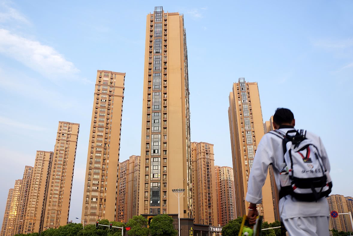 房价太高年轻人不生孩子专家建议每月奖励5000元可行吗