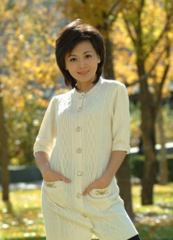 央视三大美女主持人,年过40依然未婚,真实原因让人心疼!