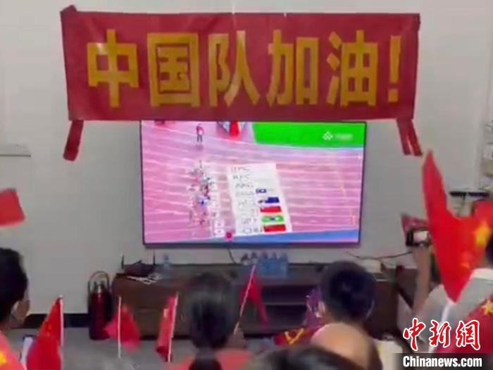 中国选手邓培程东京残奥会夺冠 小时候用课余时间练习休闲区蓝鸢梦想 - Www.slyday.coM 中国选手邓培程东京残奥会夺冠 小时候用课余时间练习休闲区蓝鸢梦想 - Www.slyday.coM