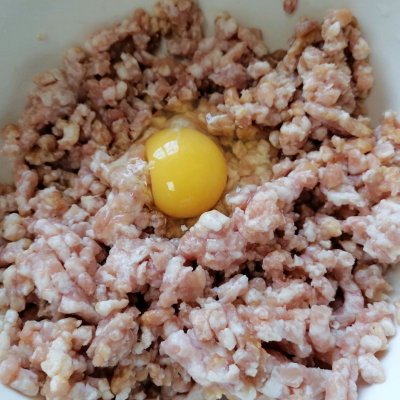 狮子头怎么做（狮子头怎么做好吃视频）