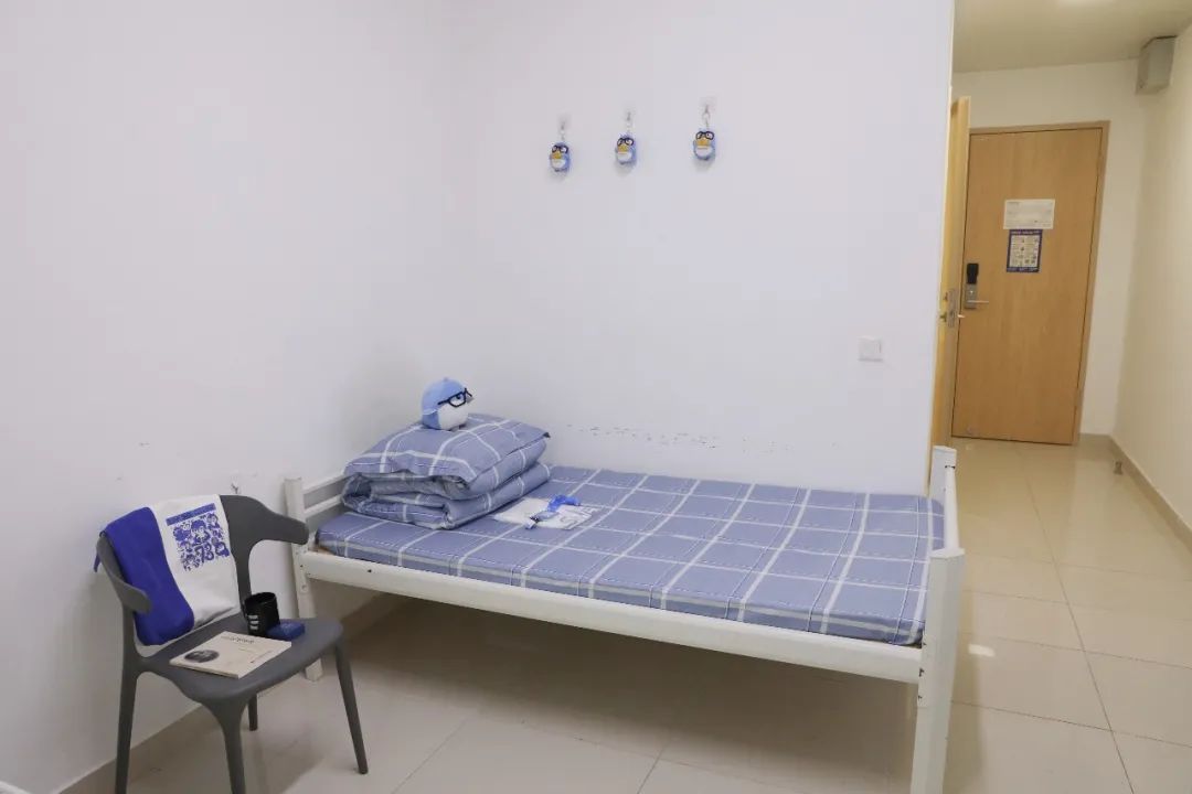 18岁,体重18公斤的他到大学报到了!高考645分,立志做中国的“霍金”!休闲区蓝鸢梦想 - Www.slyday.coM 18岁,体重18公斤的他到大学报到了!高考645分,立志做中国的“霍金”!休闲区蓝鸢梦想 - Www.slyday.coM