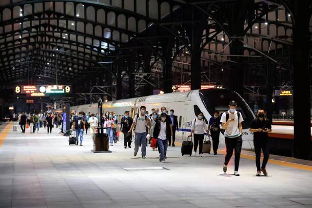 哈铁增开恢复25对列车服务旅客出行