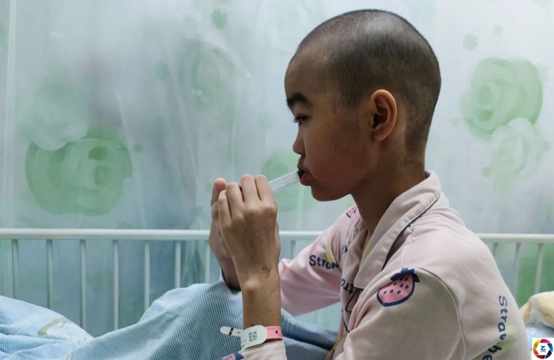 13岁花季女孩不堪病痛折磨，拒绝弟弟捐献干细胞