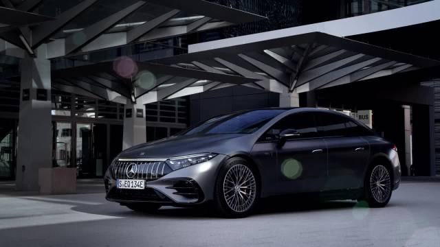 梅赛德斯奔驰EQS 53 AMG内外饰及动态行驶表现展示