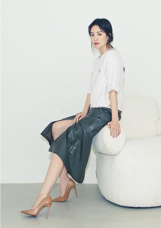 宋慧乔真是小个子穿搭“标杆”,穿波点连衣裙甜美温柔,高级优雅 宋慧乔真是小个子穿搭“标杆”,穿波点连衣裙甜美温柔,高级优雅