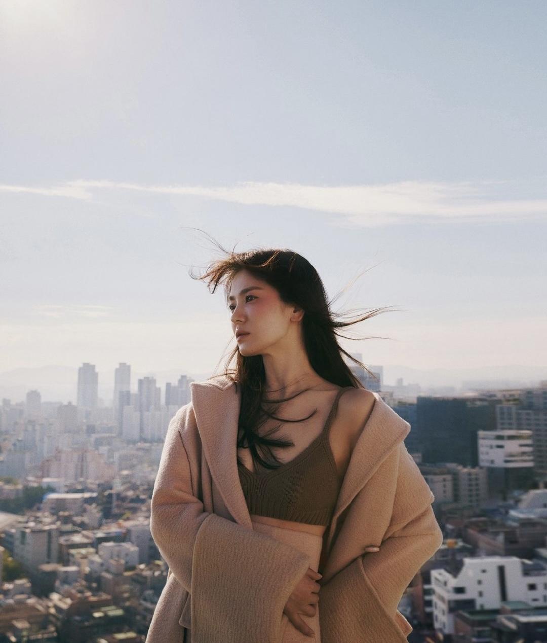 宋慧乔真是小个子穿搭“标杆”,穿波点连衣裙甜美温柔,高级优雅 宋慧乔真是小个子穿搭“标杆”,穿波点连衣裙甜美温柔,高级优雅