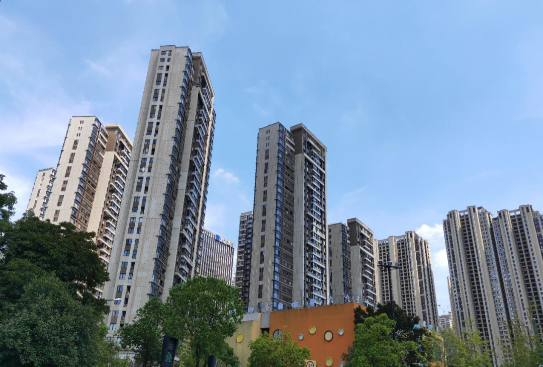 紧张的杭州楼市公寓价火速上涨更有一二手房倒挂价差千万元丨焦点