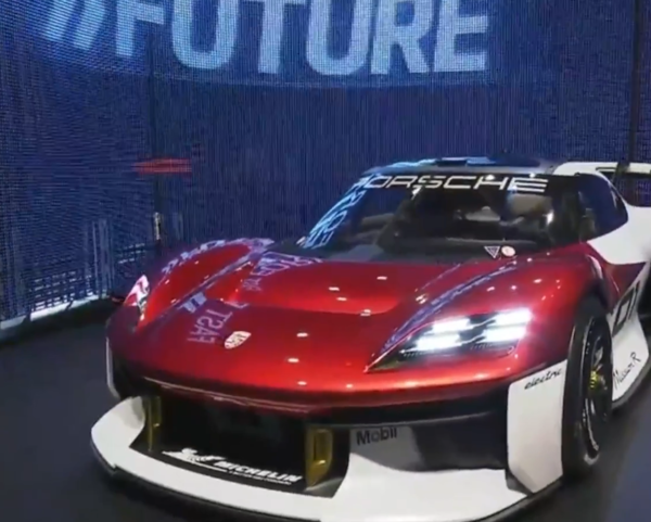 保时捷全新概念车发布！马力破千匹 百公里加速2.5秒