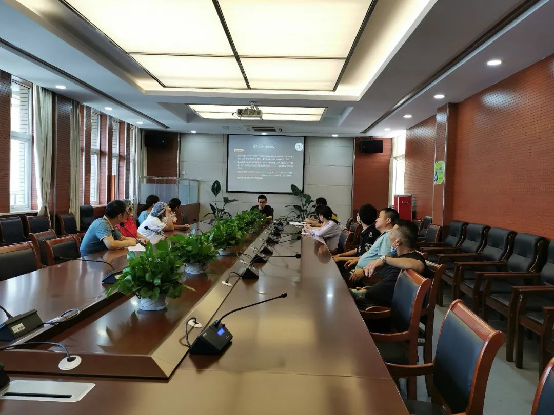8月28日,善水湾分校召开后勤人员新学期会议,本次会议由服务中心卞锐