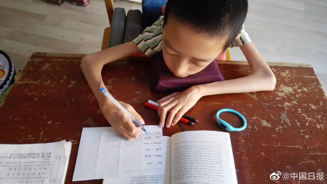 体重18公斤新生报到!活着就已经要用尽全力,他还在学习休闲区蓝鸢梦想 - Www.slyday.coM 体重18公斤新生报到!活着就已经要用尽全力,他还在学习休闲区蓝鸢梦想 - Www.slyday.coM