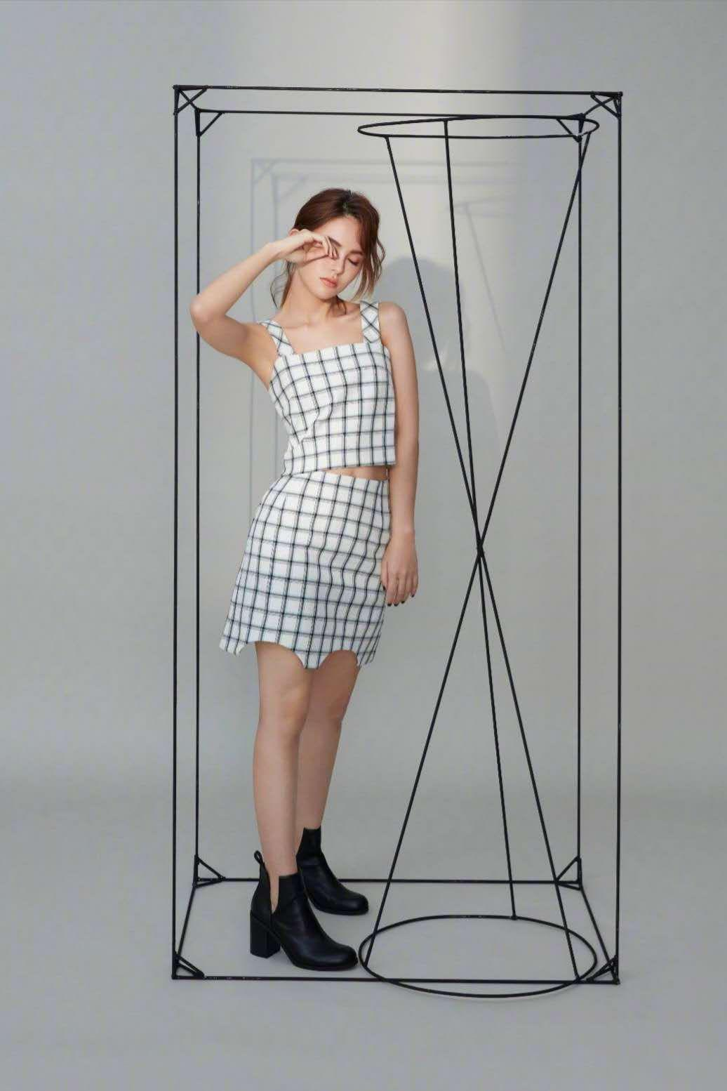 昆凌才是“辣妈圈”最会穿的,一件泡泡袖连衣裙,细腰长腿这抢镜 昆凌才是“辣妈圈”最会穿的,一件泡泡袖连衣裙,细腰长腿这抢镜