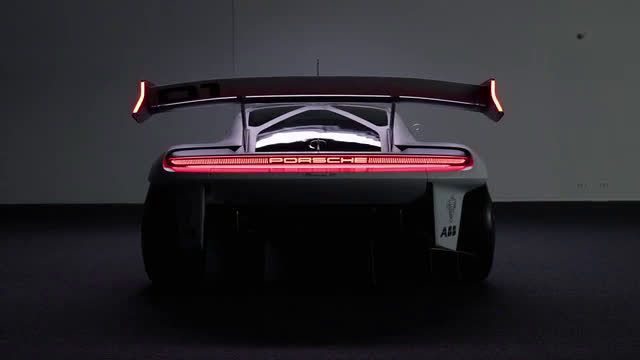 保时捷Mission R概念车，一台纯电动赛车……