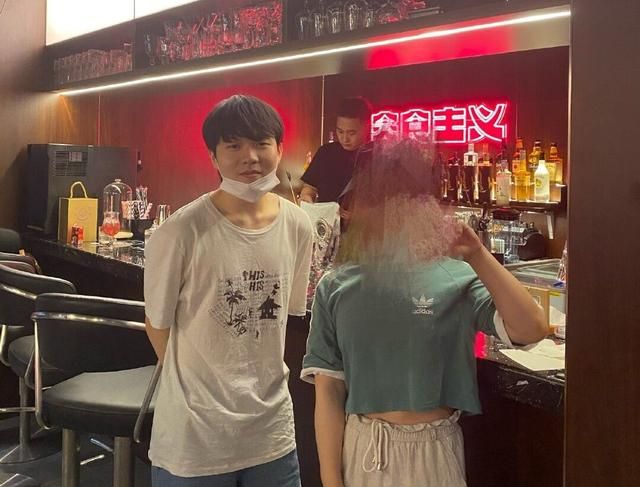 IG中单Rookie副业开店,一瓶<a href=