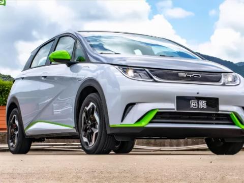 12万级最强电动小车，比亚迪海豚对比欧拉好猫，买谁更好？