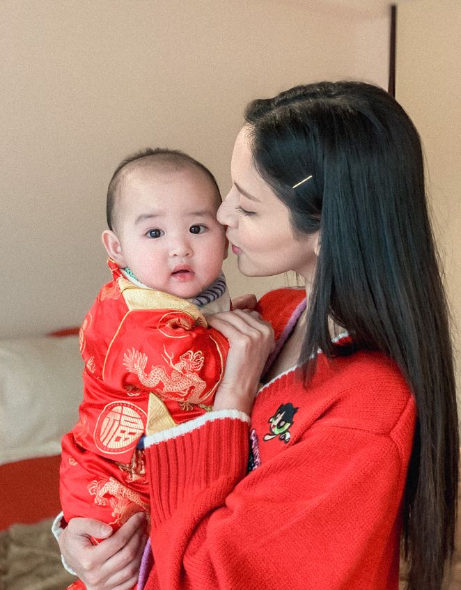 郑嘉颖的小娇妻穿<a href=