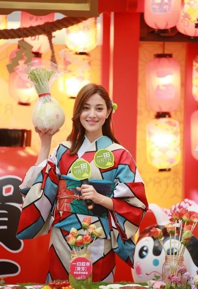 郑嘉颖的小娇妻穿<a href=