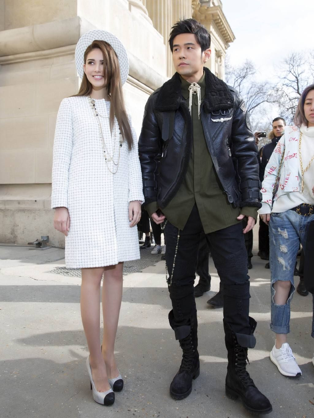 昆凌才是“辣妈圈”最会穿的,一件泡泡袖连衣裙,细腰长腿这抢镜 昆凌才是“辣妈圈”最会穿的,一件泡泡袖连衣裙,细腰长腿这抢镜