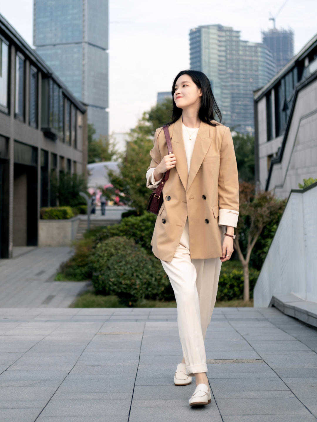 秋季衣服不用多，试试这几款基础款外套，日常舒适不挑人