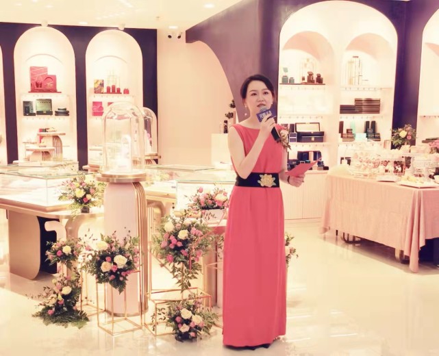 首饰店铺推荐轻奢 781f-3773201addce6130e7e50a3f886cb881.jpg