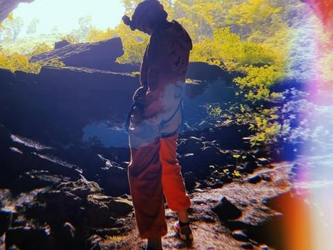 Sunnee下巴带伤录节目 晒照发文报平安|平安|下巴|节目_新浪新闻