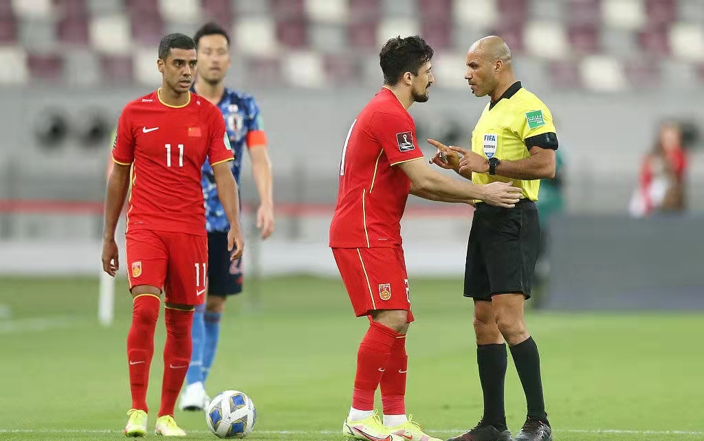 0-1！国足历史性一战：4归化打乱<a href=