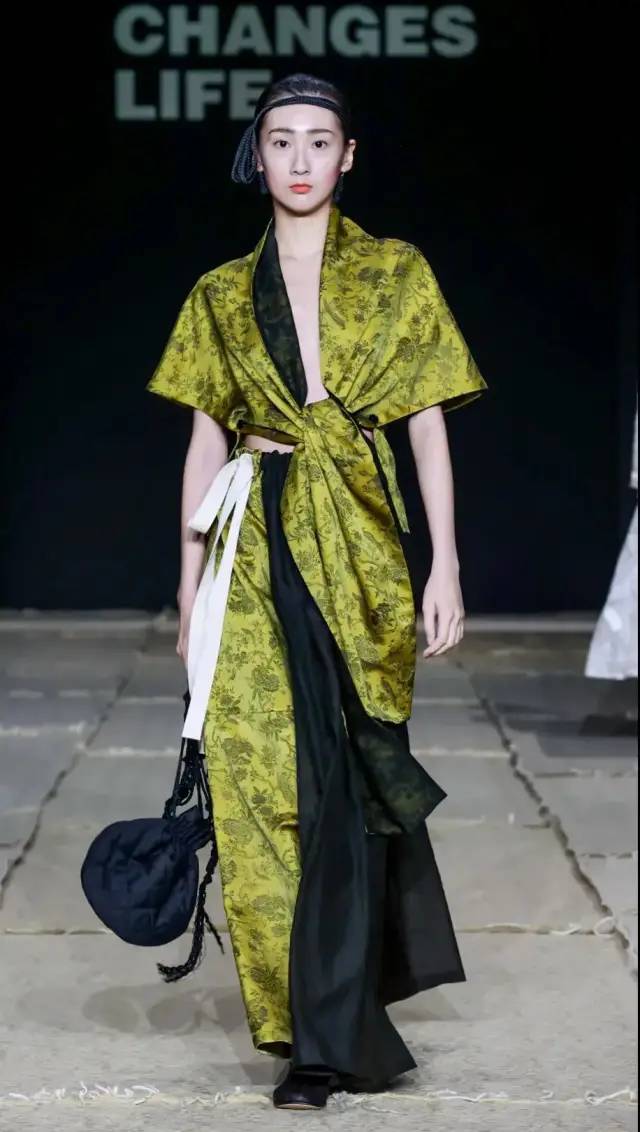 猜猜牧民的时尚到底有多潇洒?休闲区蓝鸢梦想 - Www.slyday.coM 猜猜牧民的时尚到底有多潇洒?休闲区蓝鸢梦想 - Www.slyday.coM