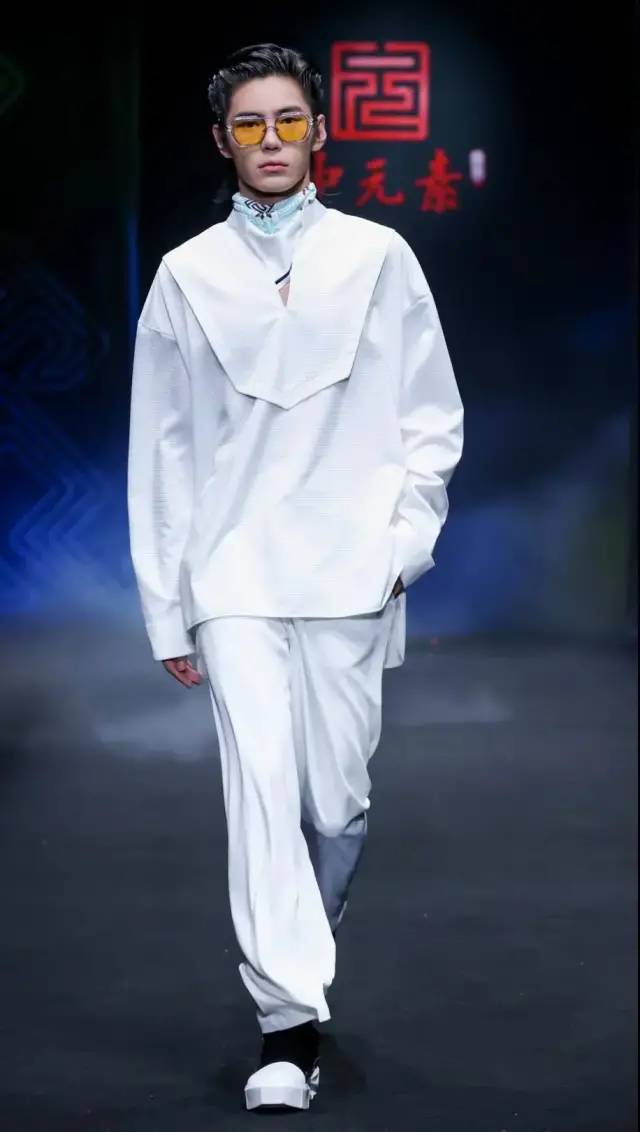 猜猜牧民的时尚到底有多潇洒?休闲区蓝鸢梦想 - Www.slyday.coM 猜猜牧民的时尚到底有多潇洒?休闲区蓝鸢梦想 - Www.slyday.coM