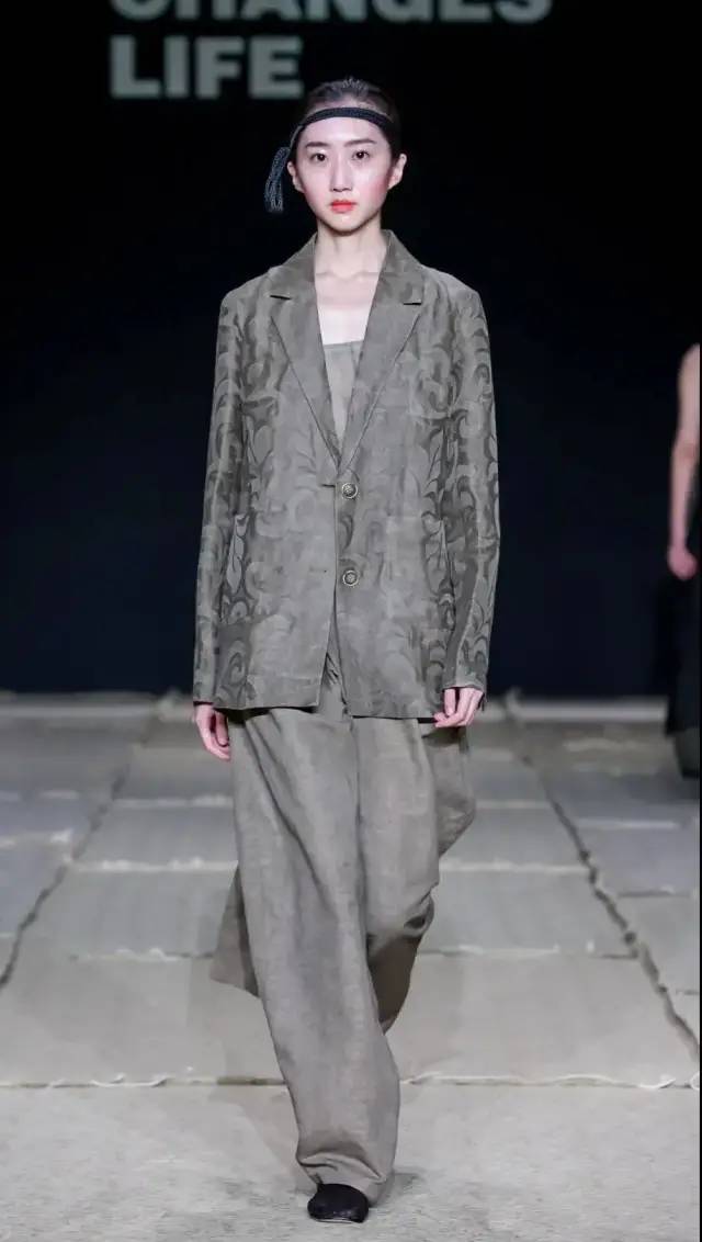 猜猜牧民的时尚到底有多潇洒?休闲区蓝鸢梦想 - Www.slyday.coM 猜猜牧民的时尚到底有多潇洒?休闲区蓝鸢梦想 - Www.slyday.coM