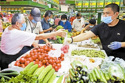 图为河西区三水道菜市场、南开区林苑菜市场、河北区王串场五号路菜市场。